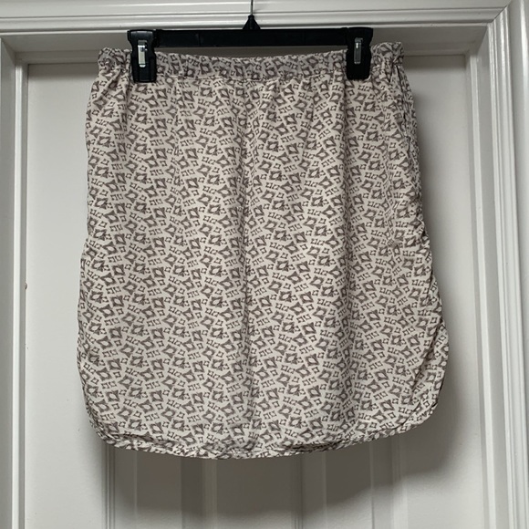 Club Monaco Silk Patterned Skirt - Picture 2 of 4